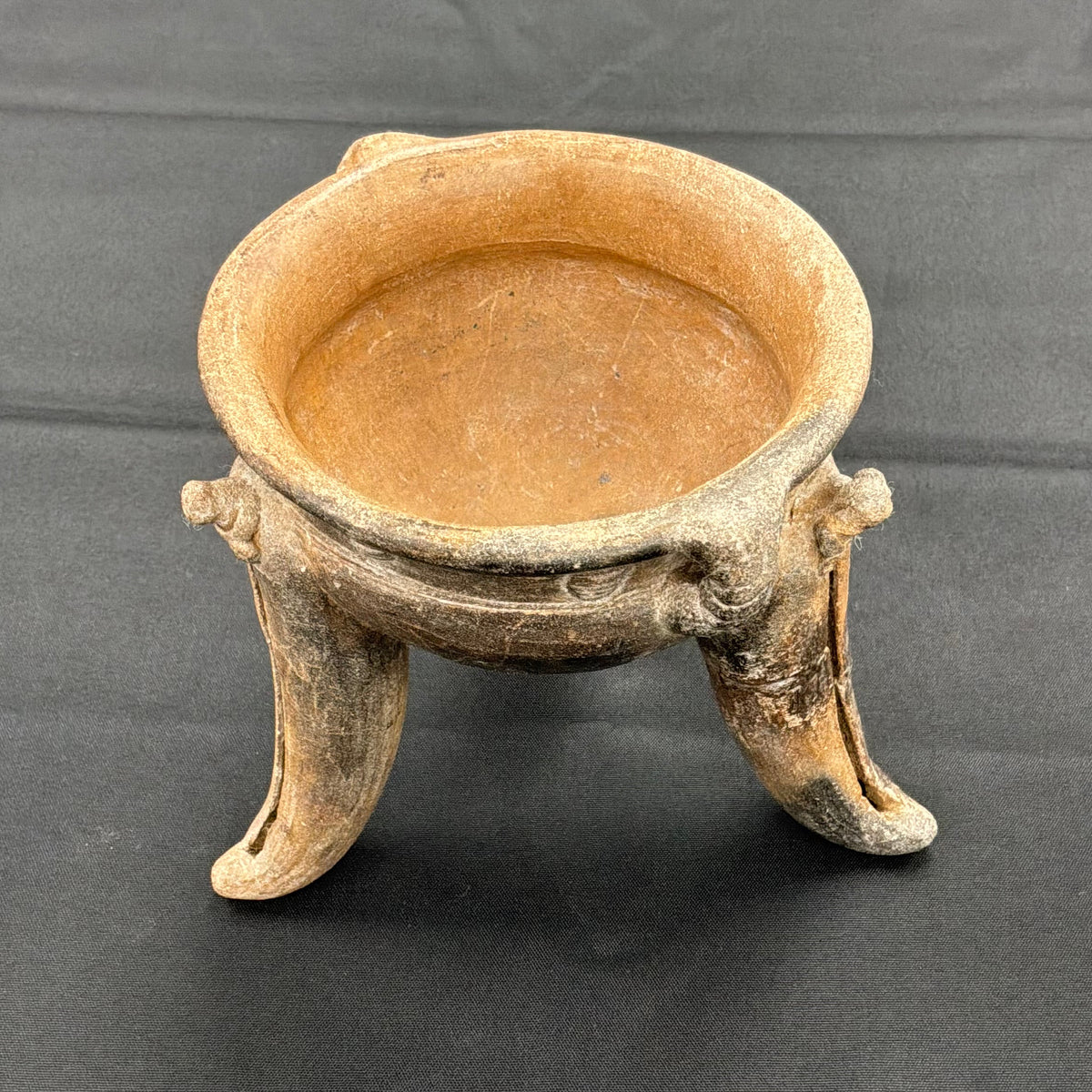 Rattle Tripod Bowl