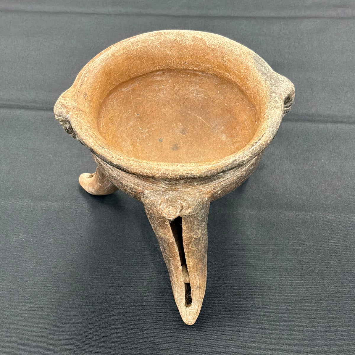 Rattle Tripod Bowl