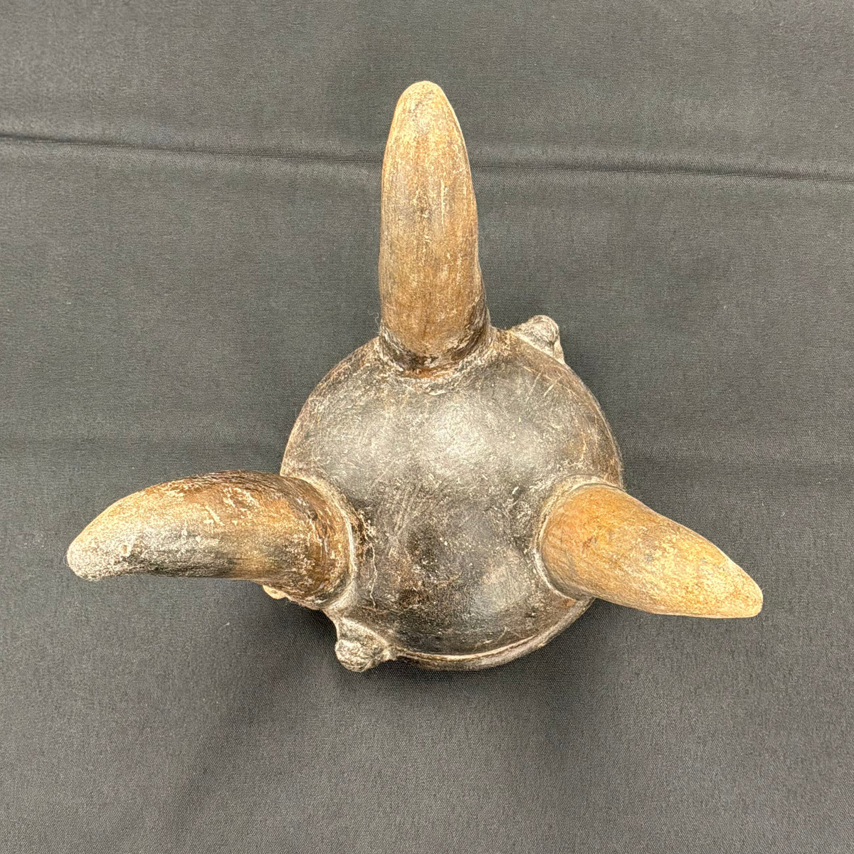 Rattle Tripod Bowl